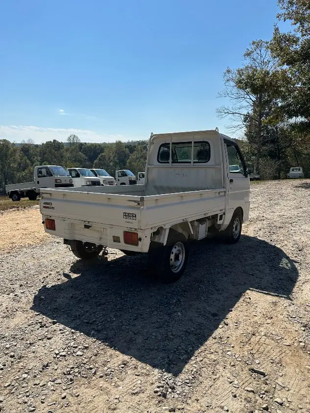 2001 Daihatsu Hijet 4WD, a white Kei Truck, for sale at Mayberry Mini Trucks in Mount Airy, NC (photo 7 of 20)