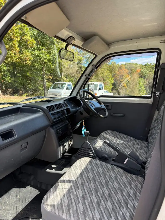2001 Daihatsu Hijet 4WD, a white Kei Truck, for sale at Mayberry Mini Trucks in Mount Airy, NC (photo 10 of 15)