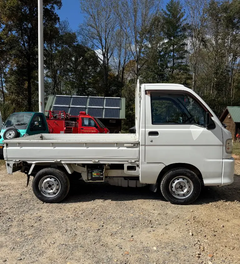 2001 Daihatsu Hijet 4WD, a white Kei Truck, for sale at Mayberry Mini Trucks in Mount Airy, NC (photo 4 of 15)