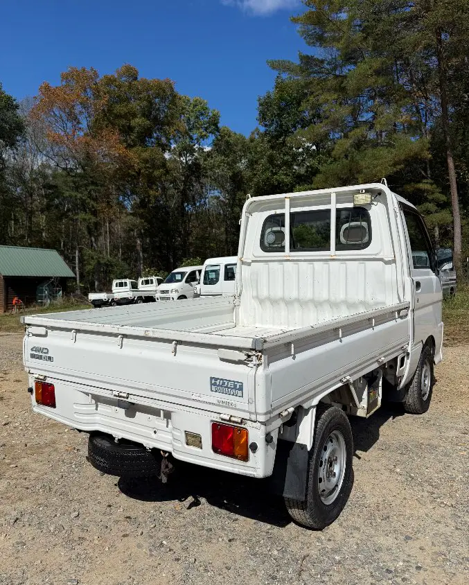 2001 Daihatsu Hijet 4WD, a white Kei Truck, for sale at Mayberry Mini Trucks in Mount Airy, NC (photo 5 of 15)