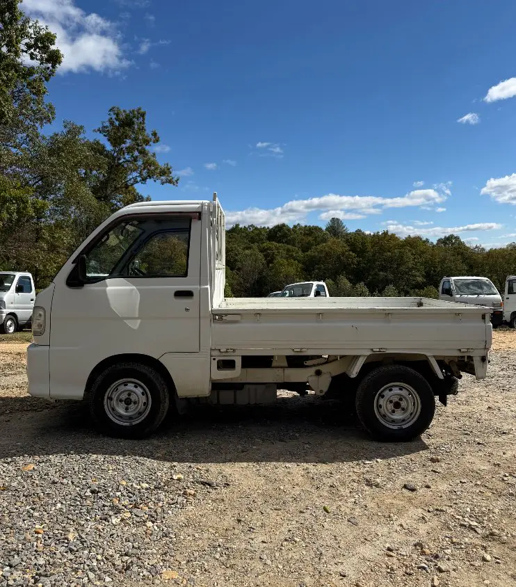 2001 Daihatsu Hijet 4WD, a white Kei Truck, for sale at Mayberry Mini Trucks in Mount Airy, NC (photo 9 of 15)