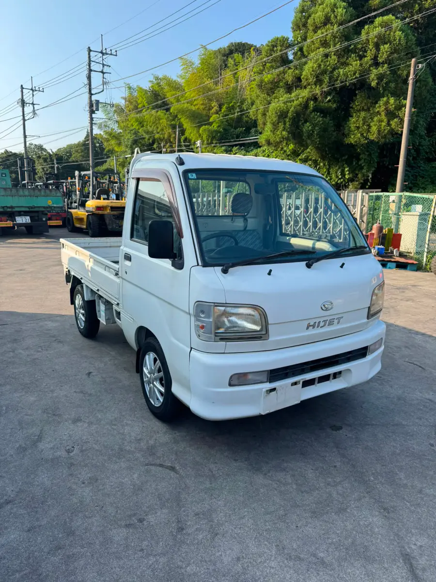 2001 Daihatsu Hijet 4x4, a white Kei Truck, for sale at Skyline Kei Trucks in Houston, TX (photo 1 of 10)
