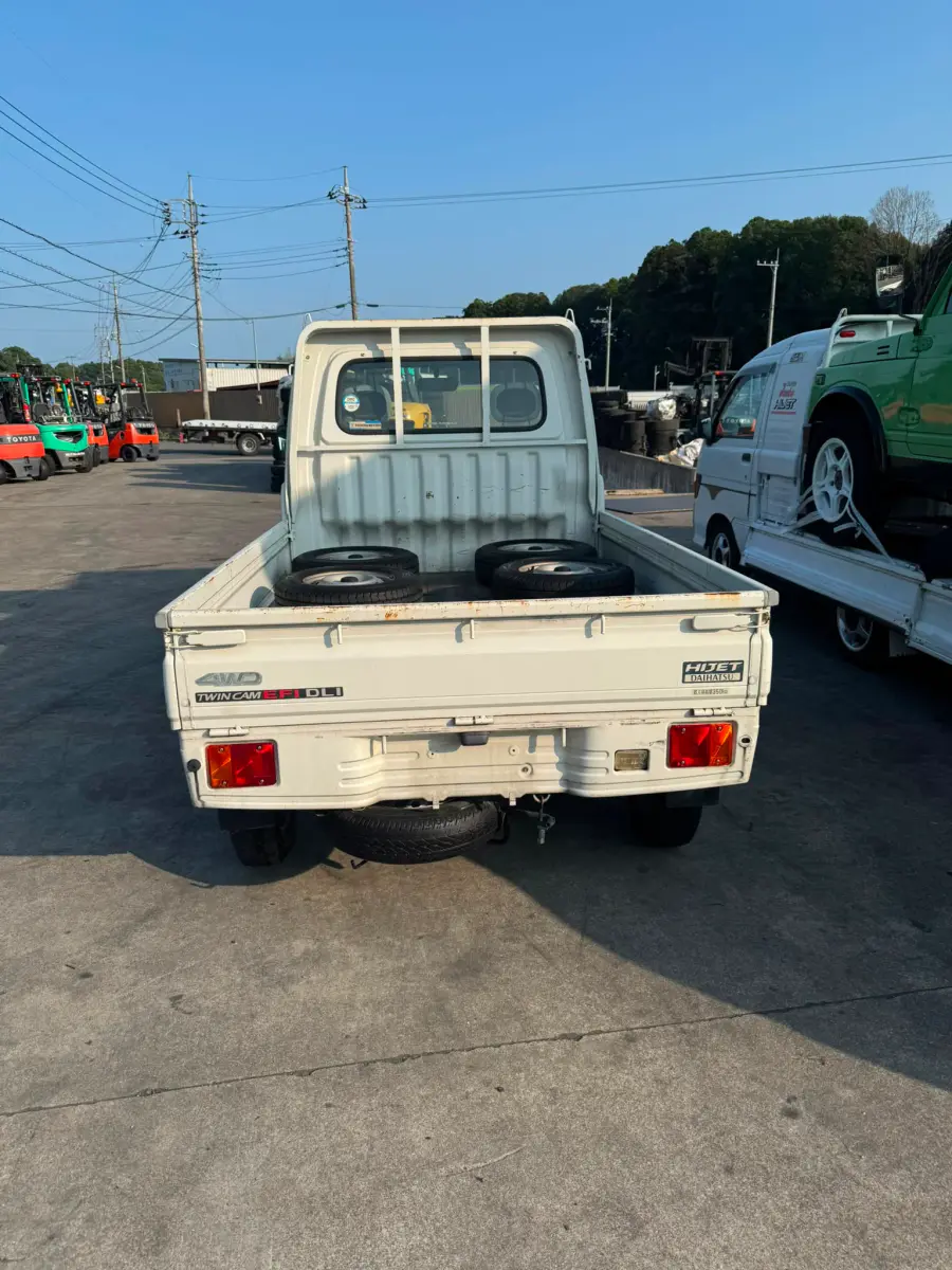 2001 Daihatsu Hijet 4x4, a white Kei Truck, for sale at Skyline Kei Trucks in Houston, TX (photo 5 of 10)
