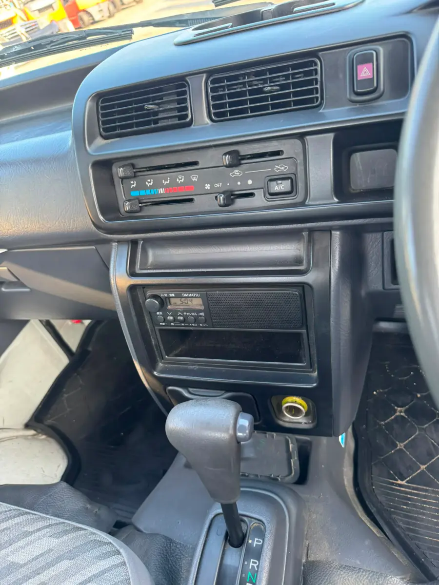 2001 Daihatsu Hijet 4x4, a white Kei Truck, for sale at Skyline Kei Trucks in Houston, TX (photo 9 of 10)