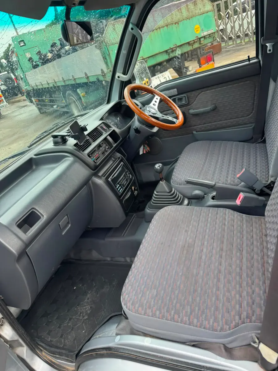 2001 Daihatsu Hijet 4x4 M/T, a silver Kei Truck, for sale at Skyline Kei Trucks in Houston, TX (photo 10 of 11)