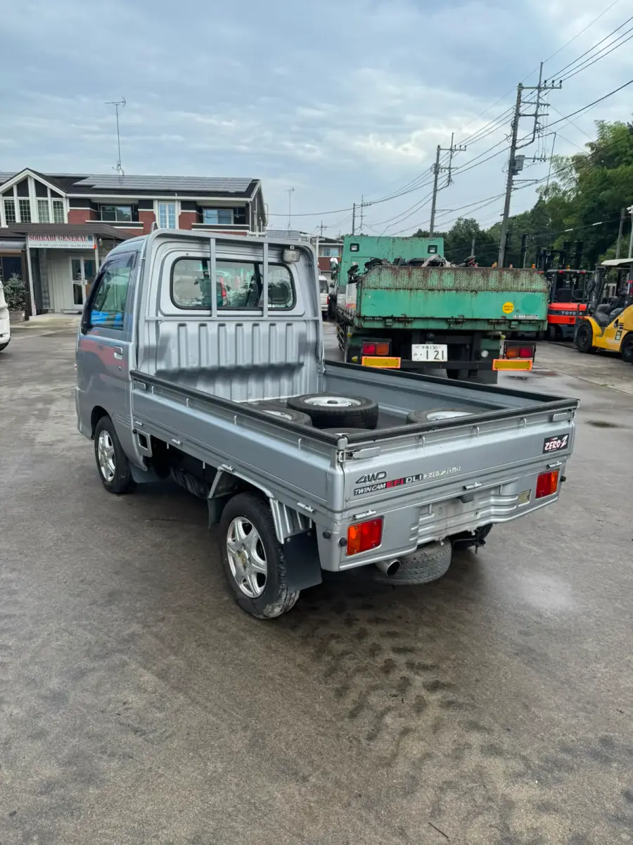 2001 Daihatsu Hijet 4x4 M/T, a silver Kei Truck, for sale at Skyline Kei Trucks in Houston, TX (photo 4 of 11)