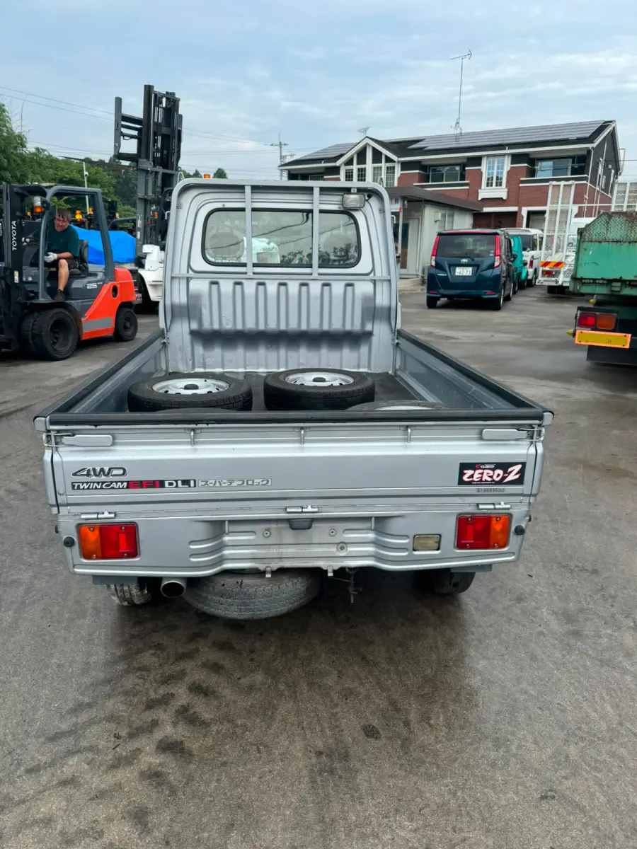 2001 Daihatsu Hijet 4x4 M/T, a silver Kei Truck, for sale at Skyline Kei Trucks in Houston, TX (photo 5 of 11)
