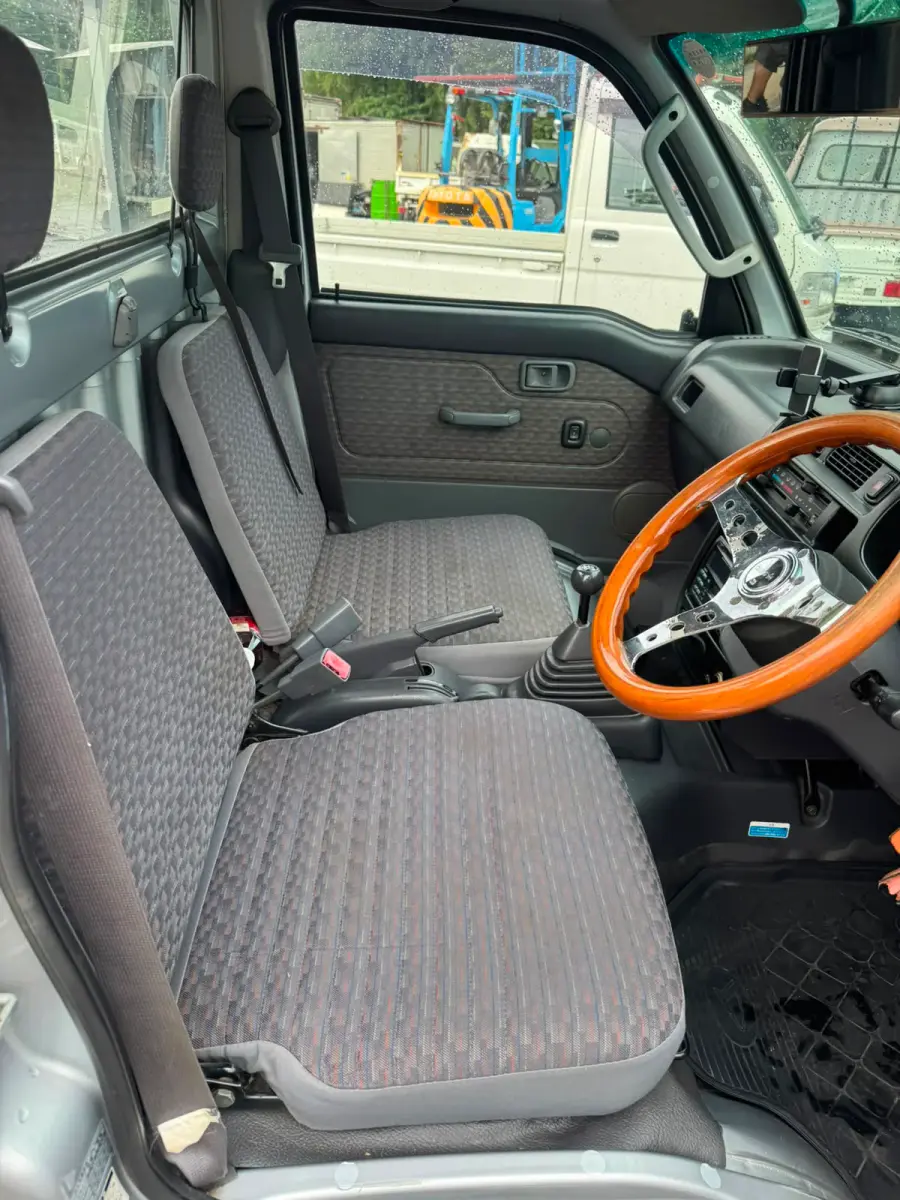 2001 Daihatsu Hijet 4x4 M/T, a silver Kei Truck, for sale at Skyline Kei Trucks in Houston, TX (photo 8 of 11)