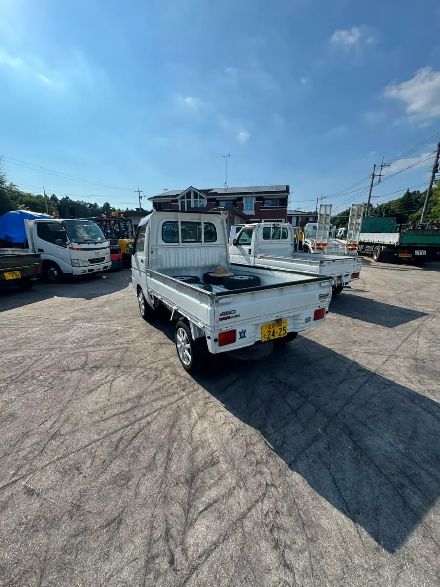 2001 Daihatsu Hijet 4x4 M/T, a white Kei Truck, for sale at Skyline Kei Trucks in Houston, TX (photo 3 of 13)