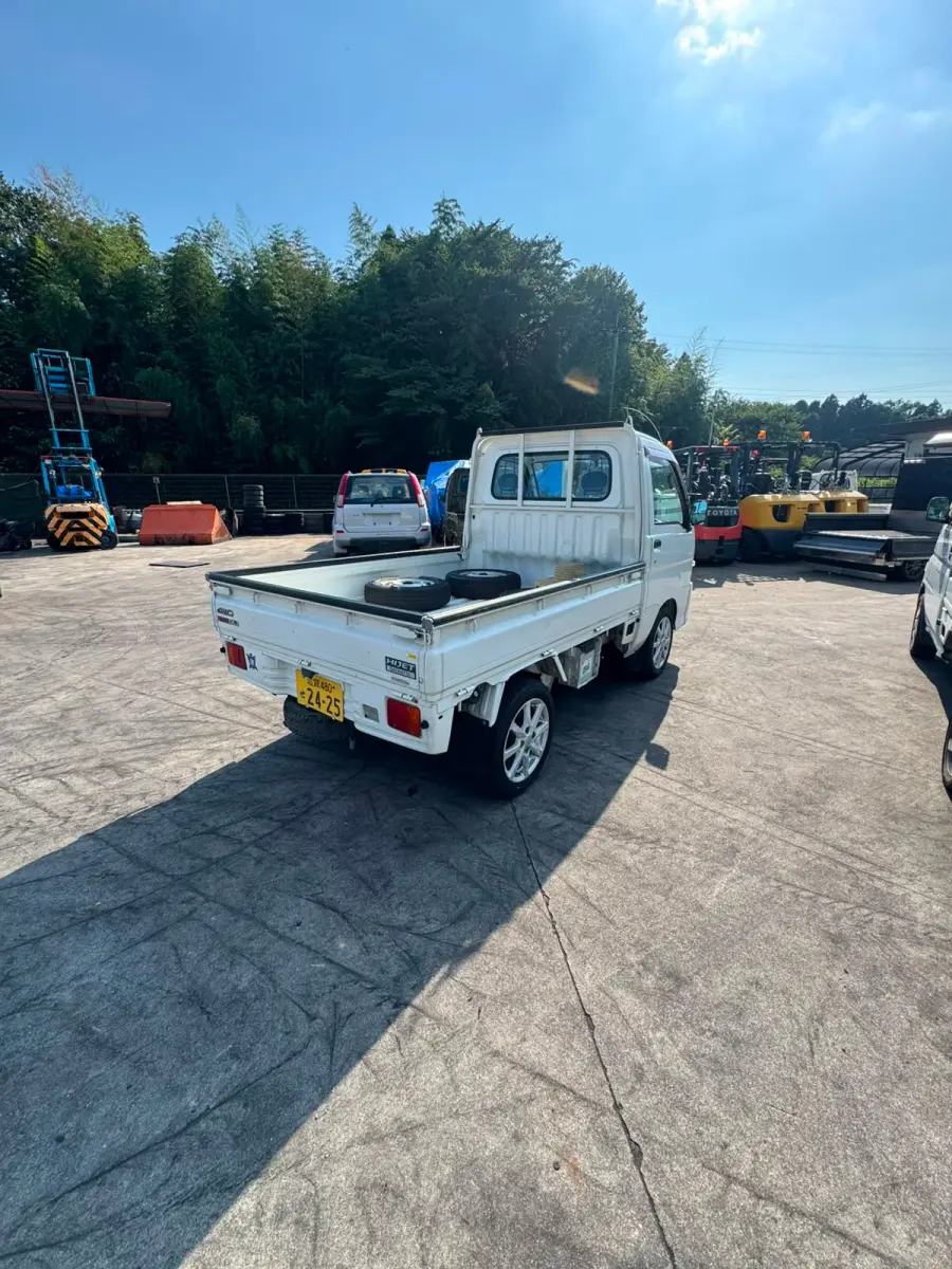 2001 Daihatsu Hijet 4x4 M/T, a white Kei Truck, for sale at Skyline Kei Trucks in Houston, TX (photo 5 of 13)