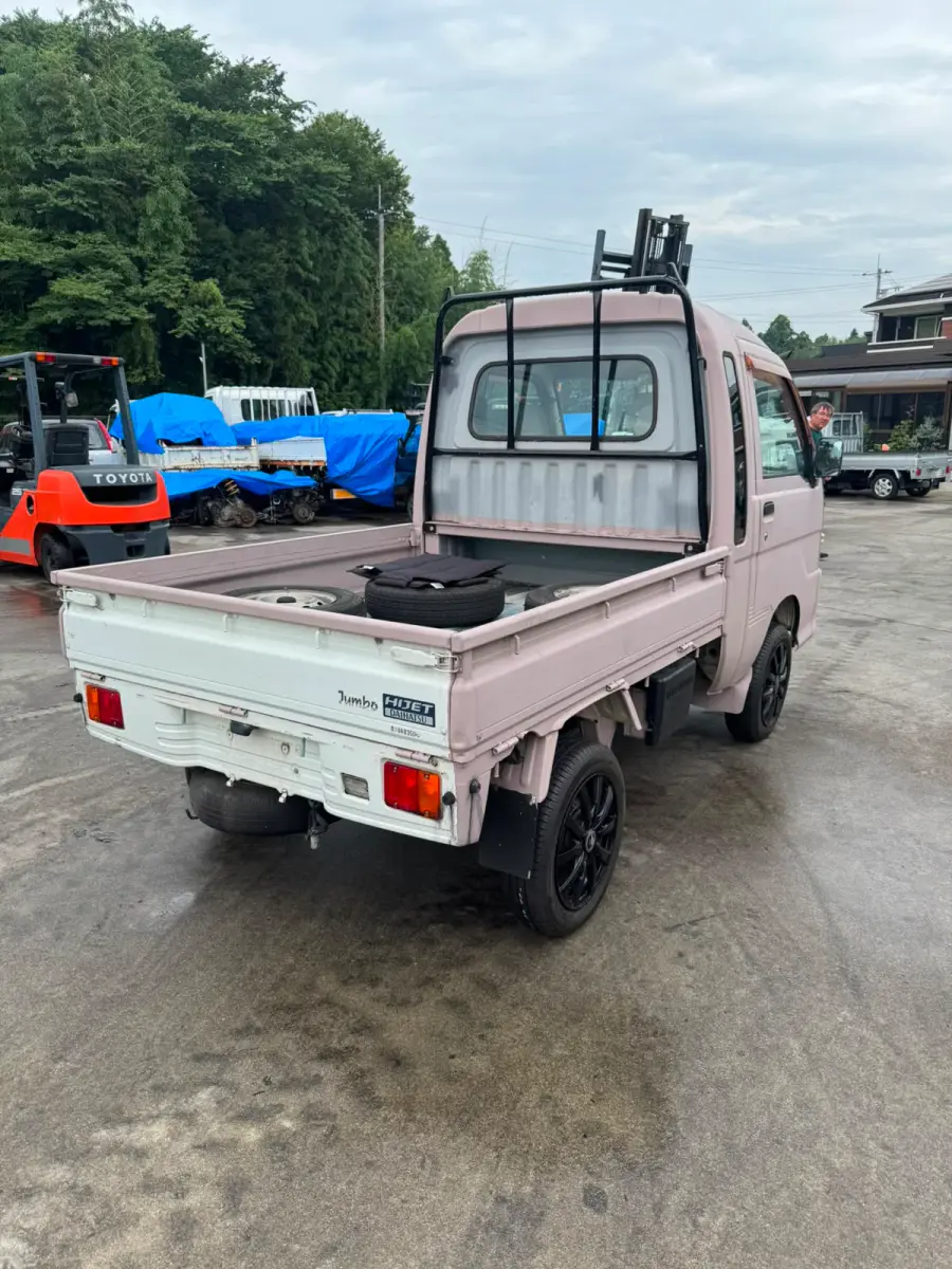 2001 Daihatsu Hijet Jumbo 4x2 A/T, a Kei Truck, for sale at Skyline Kei Trucks in Houston, TX (photo 3 of 12)