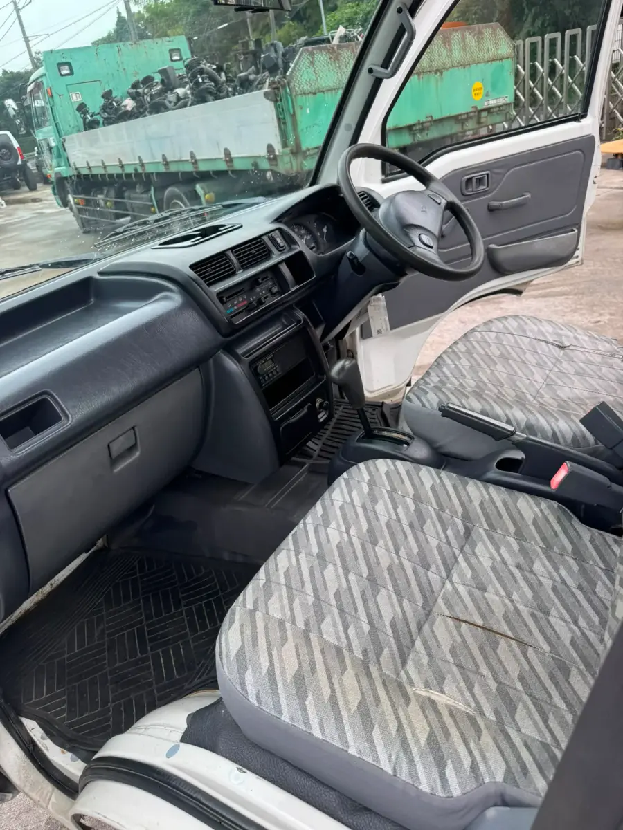 2001 Daihatsu Hijet Jumbo 4x2 A/T, a Kei Truck, for sale at Skyline Kei Trucks in Houston, TX (photo 8 of 12)