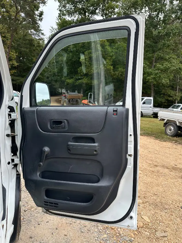 2001 Honda Acty 4WD, a white Kei Truck, for sale at Mayberry Mini Trucks in Mount Airy, NC (photo 15 of 20)