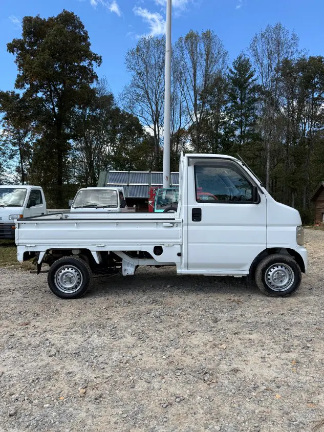 2001 Honda Acty 4WD, a white Kei Truck, for sale at Mayberry Mini Trucks in Mount Airy, NC (photo 4 of 17)