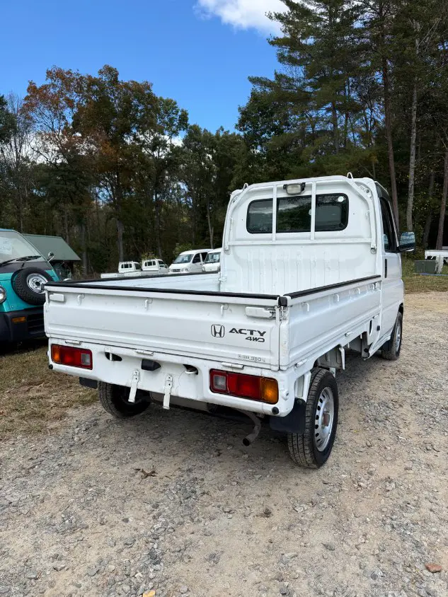 2001 Honda Acty 4WD, a white Kei Truck, for sale at Mayberry Mini Trucks in Mount Airy, NC (photo 5 of 17)