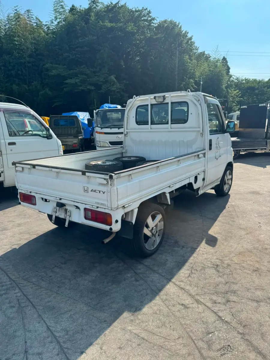 2001 Honda Acty 4x2 A/T, a white Kei Truck, for sale at Skyline Kei Trucks in Houston, TX (photo 5 of 12)