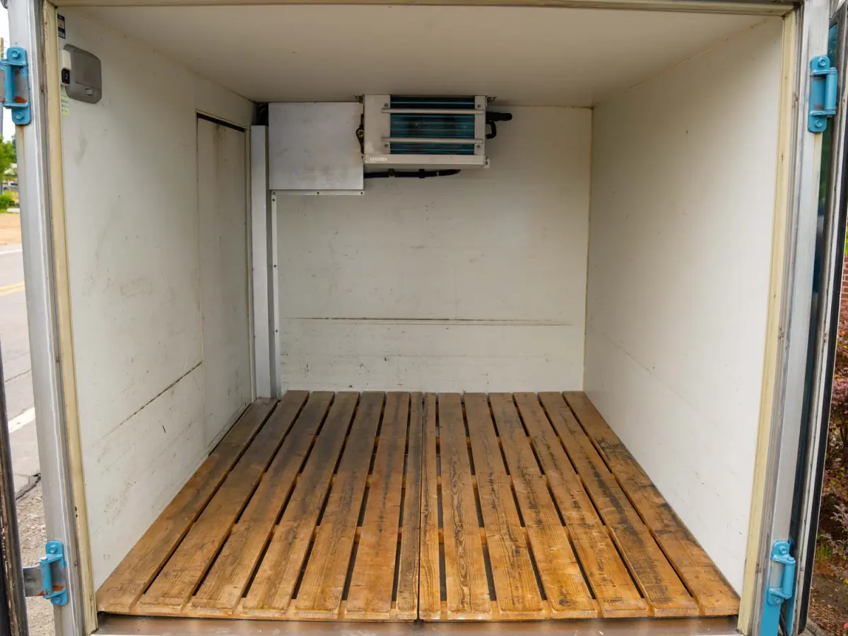 2001 Honda Acty Refrigerated Box Truck, a blue Kei Truck, for sale at Japan Direct Motors in Irmo, SC (photo 11 of 18)