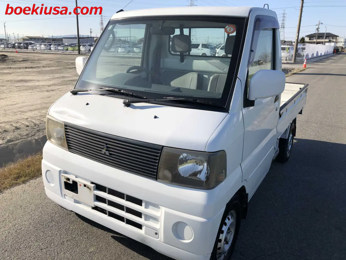 2001 Mitsubishi Minicab 4x4, a white Kei Truck, for sale at Boeki USA in Paterson, NJ (photo 2 of 20)
