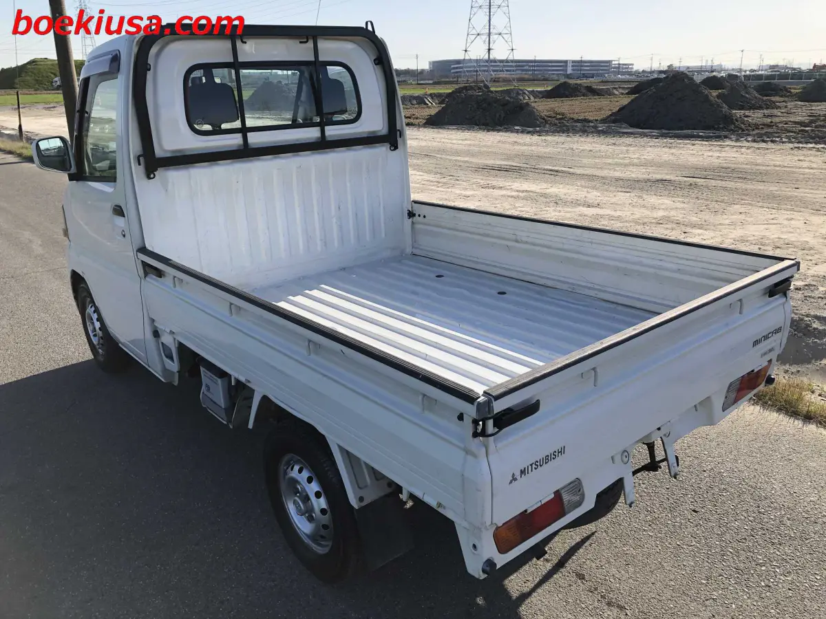 2001 Mitsubishi Minicab 4x4, a white Kei Truck, for sale at Boeki USA in Paterson, NJ (photo 3 of 20)