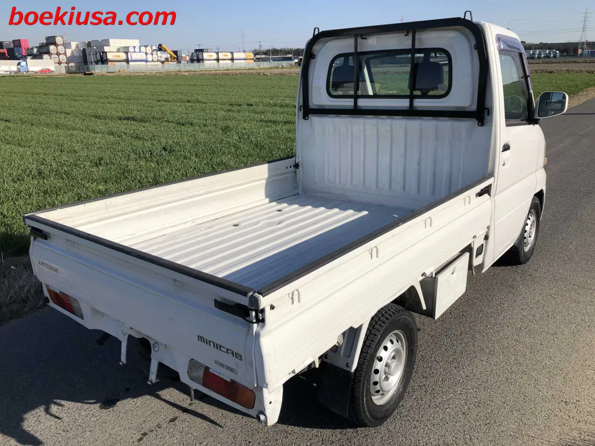 2001 Mitsubishi Minicab 4x4, a white Kei Truck, for sale at Boeki USA in Paterson, NJ (photo 4 of 20)