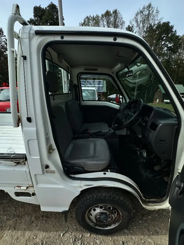 2001 Subaru Sambar 4WD, a white Kei Truck, for sale at Mayberry Mini Trucks in Mount Airy, NC (photo 12 of 17)