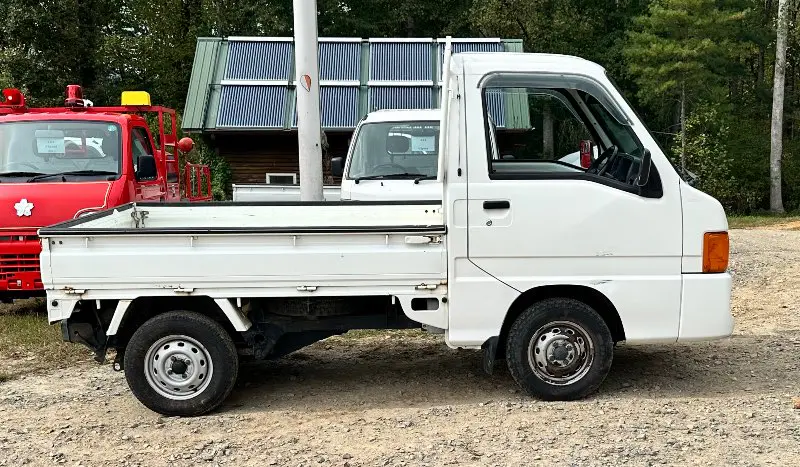 2001 Subaru Sambar 4WD, a white Kei Truck, for sale at Mayberry Mini Trucks in Mount Airy, NC (photo 4 of 17)