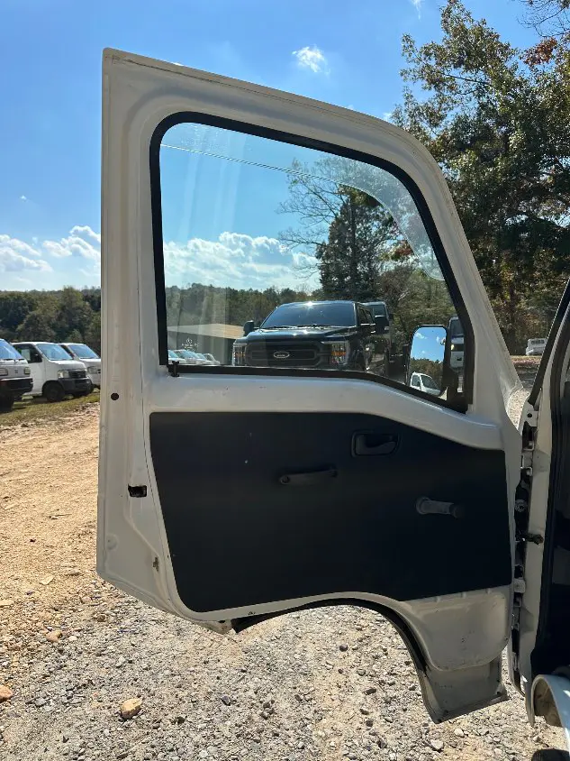 2001 Subaru Sambar 4WD, a white Kei Truck, for sale at Mayberry Mini Trucks in Mount Airy, NC (photo 14 of 20)