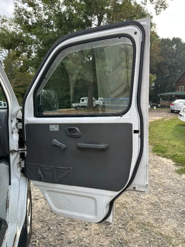 2001 Suzuki Carry 4WD, a white Kei Truck, for sale at Mayberry Mini Trucks in Mount Airy, NC (photo 16 of 20)