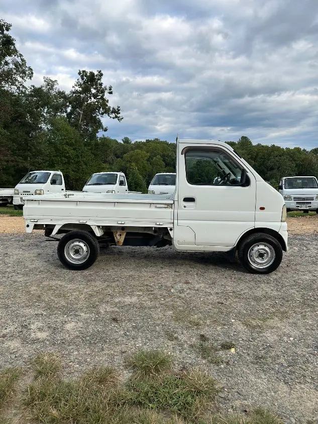 2001 Suzuki Carry 4WD, a white Kei Truck, for sale at Mayberry Mini Trucks in Mount Airy, NC (photo 6 of 20)
