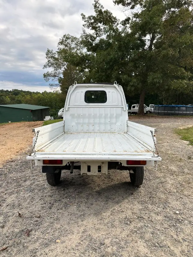 2001 Suzuki Carry 4WD, a white Kei Truck, for sale at Mayberry Mini Trucks in Mount Airy, NC (photo 9 of 20)