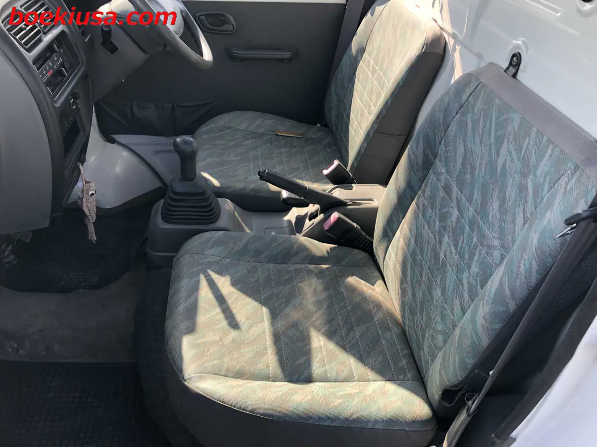 2001 Suzuki Carry 4x4, a white Kei Truck, for sale at Boeki USA in Paterson, NJ (photo 10 of 20)