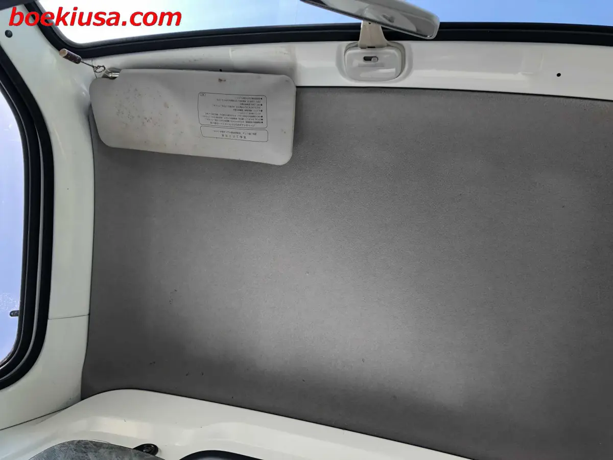 2001 Suzuki Carry 4x4, a white Kei Truck, for sale at Boeki USA in Paterson, NJ (photo 11 of 20)