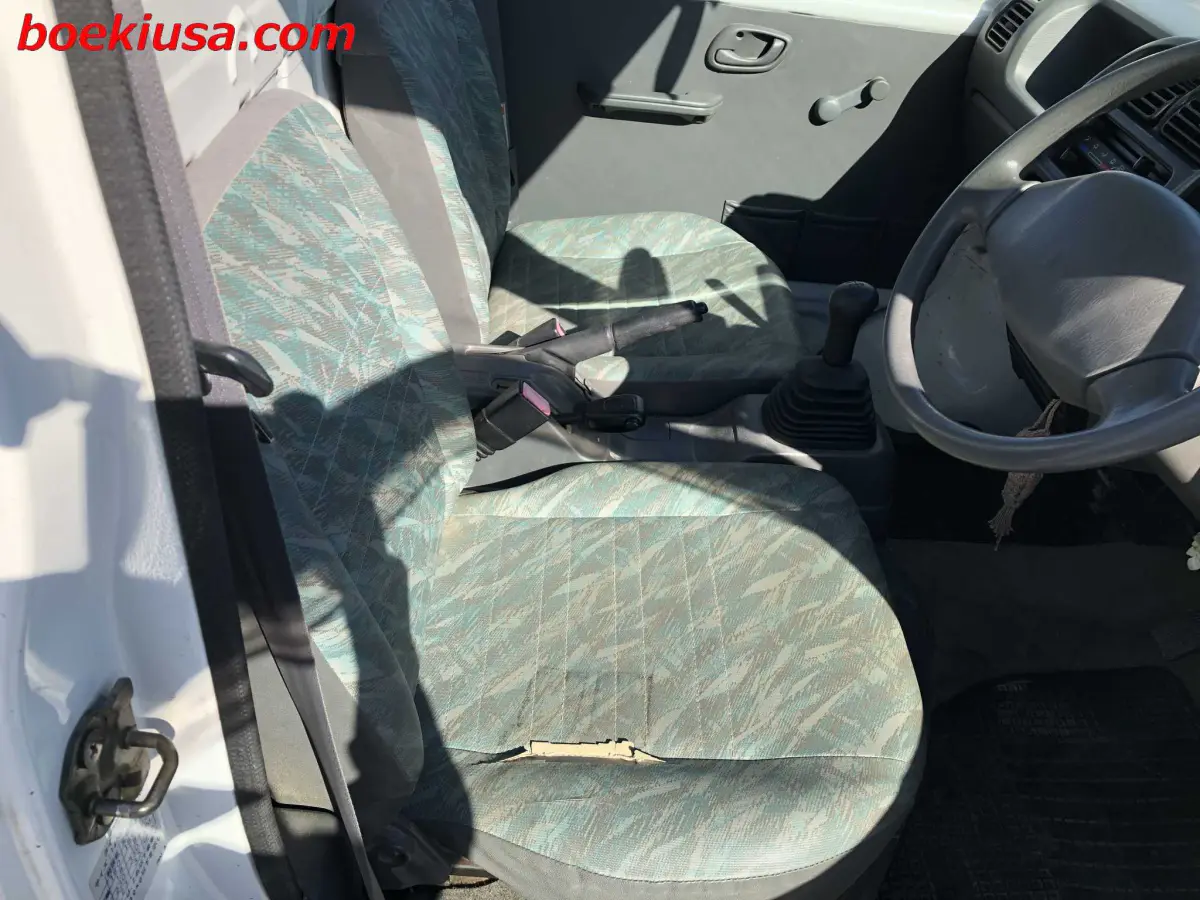 2001 Suzuki Carry 4x4, a white Kei Truck, for sale at Boeki USA in Paterson, NJ (photo 14 of 20)