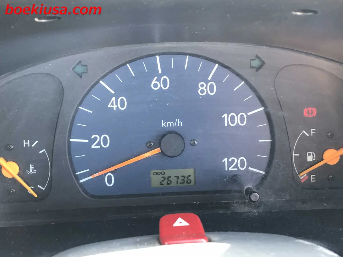 2001 Suzuki Carry 4x4, a white Kei Truck, for sale at Boeki USA in Paterson, NJ (photo 18 of 20)