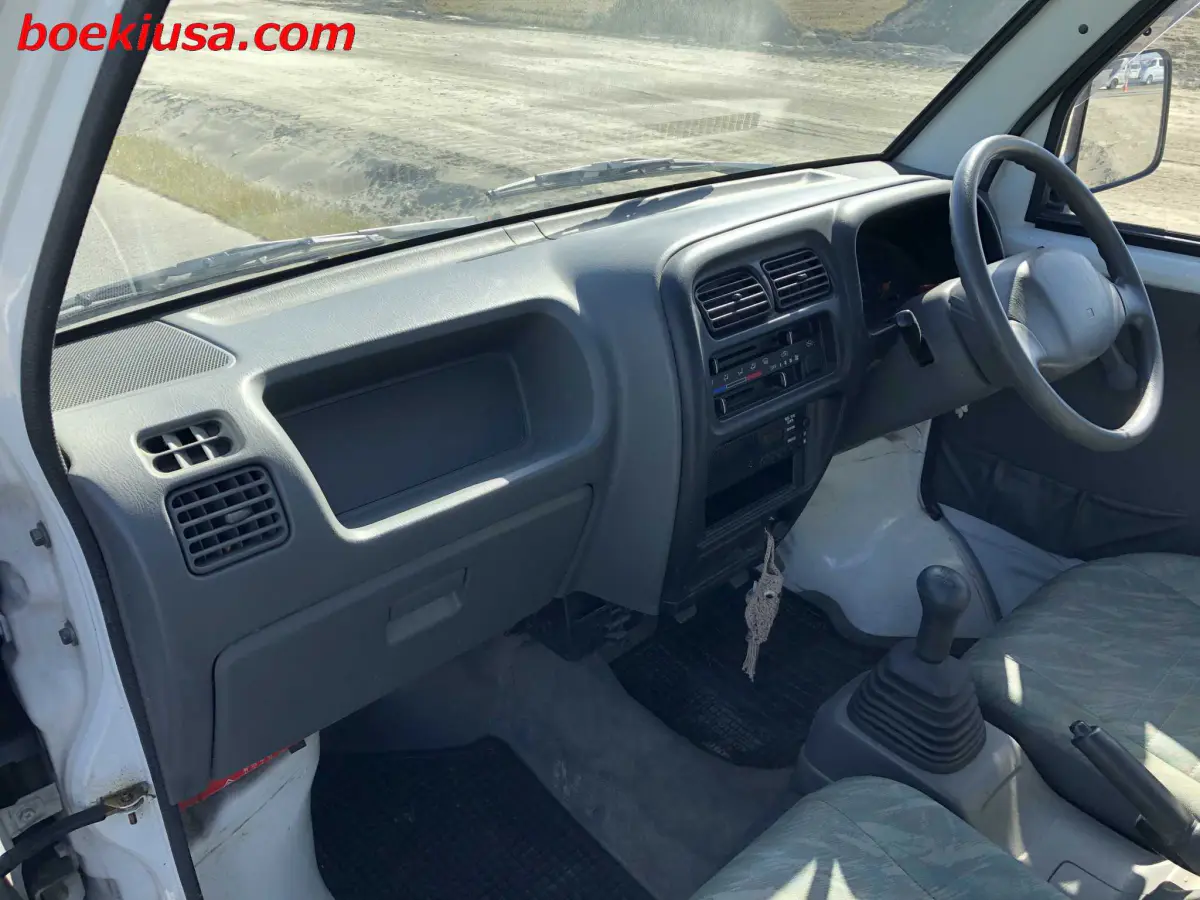 2001 Suzuki Carry 4x4, a white Kei Truck, for sale at Boeki USA in Paterson, NJ (photo 9 of 20)