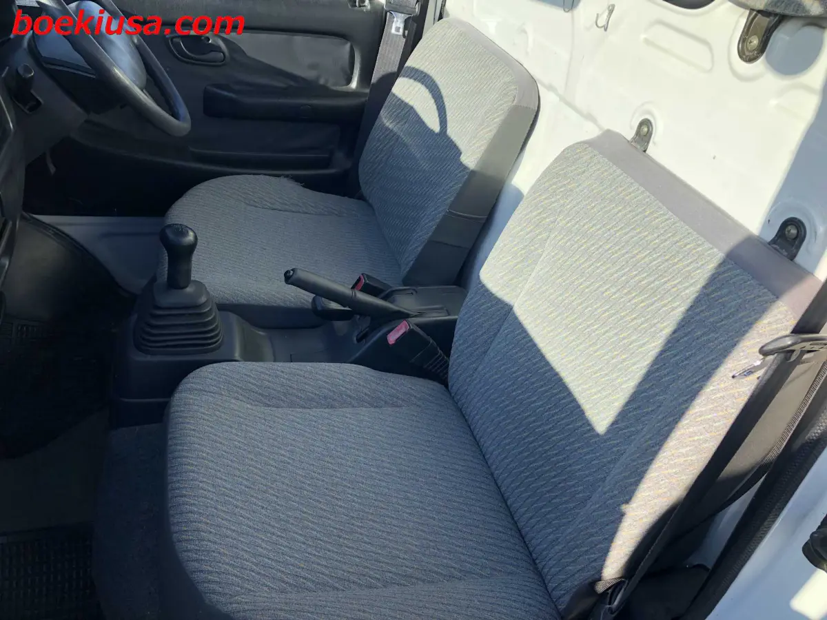 2001 Suzuki Carry 4x4, a white Kei Truck, for sale at Boeki USA in Paterson, NJ (photo 10 of 20)