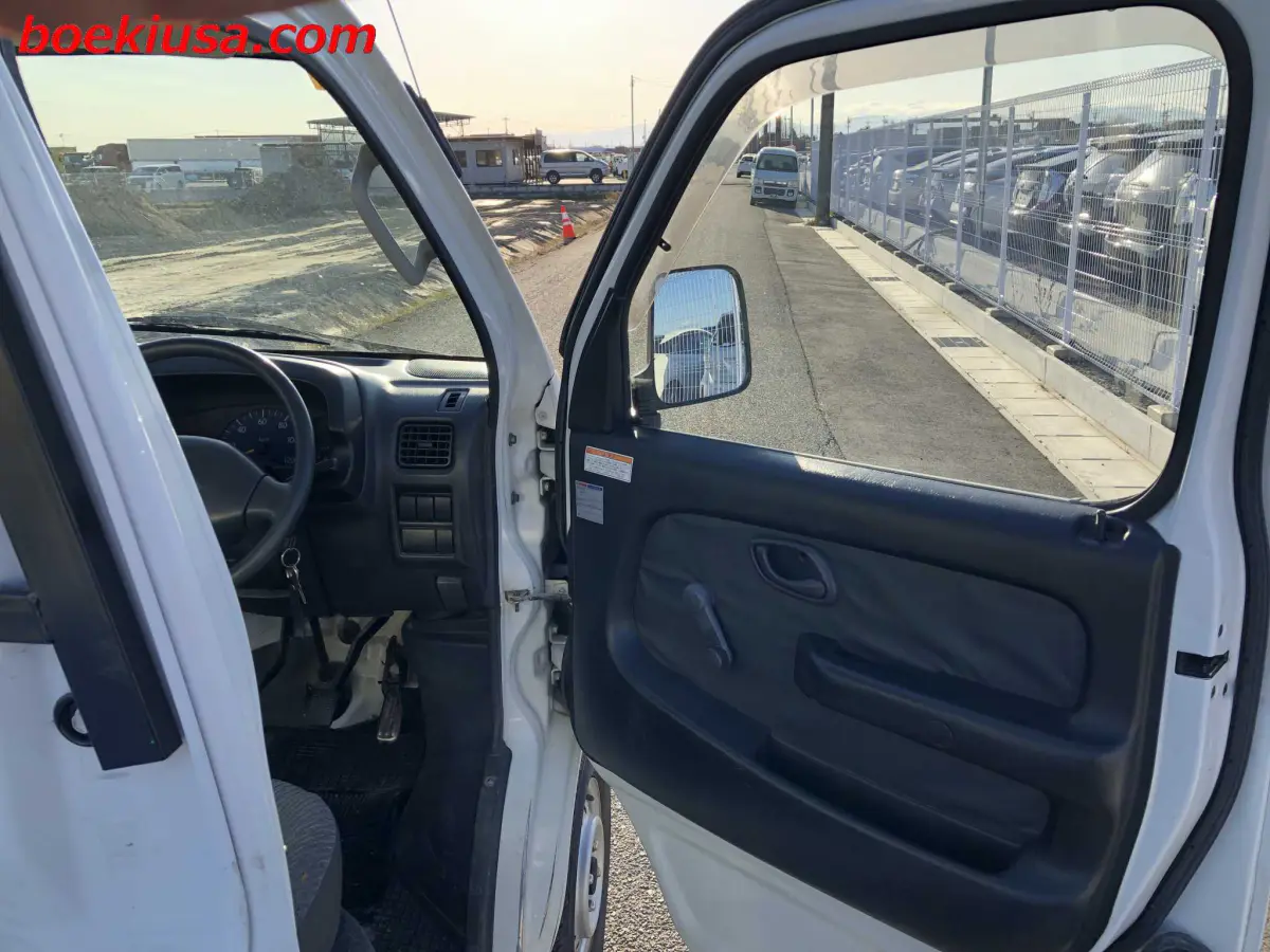 2001 Suzuki Carry 4x4, a white Kei Truck, for sale at Boeki USA in Paterson, NJ (photo 12 of 20)