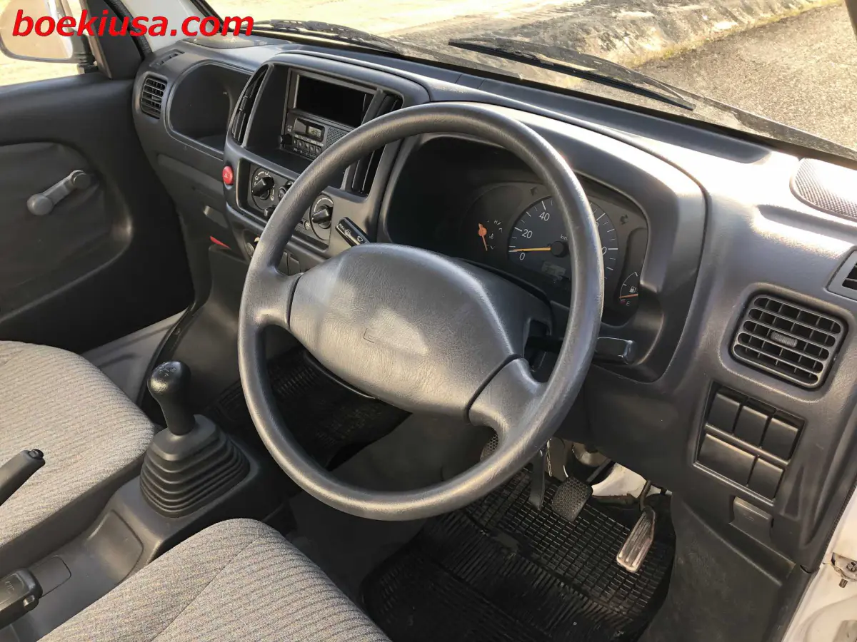 2001 Suzuki Carry 4x4, a white Kei Truck, for sale at Boeki USA in Paterson, NJ (photo 13 of 20)
