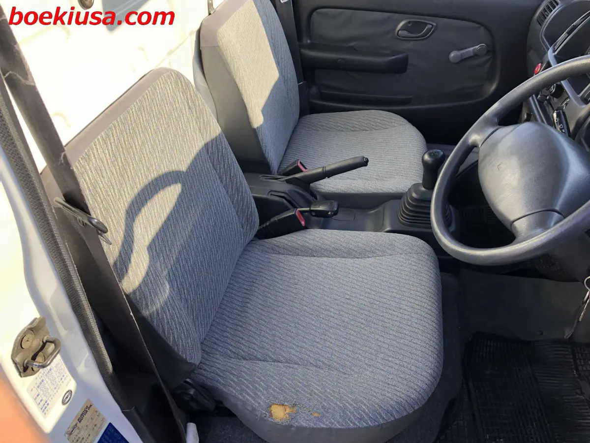2001 Suzuki Carry 4x4, a white Kei Truck, for sale at Boeki USA in Paterson, NJ (photo 14 of 20)