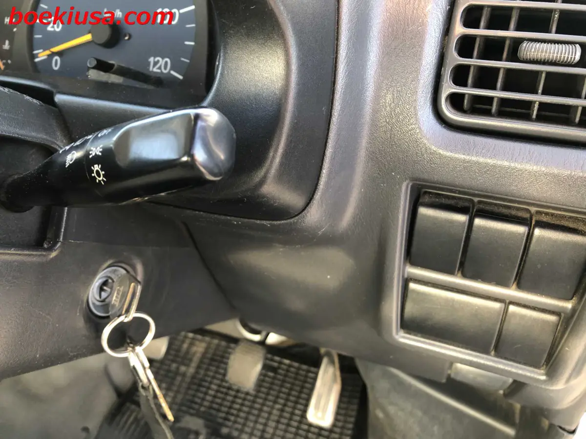 2001 Suzuki Carry 4x4, a white Kei Truck, for sale at Boeki USA in Paterson, NJ (photo 16 of 20)