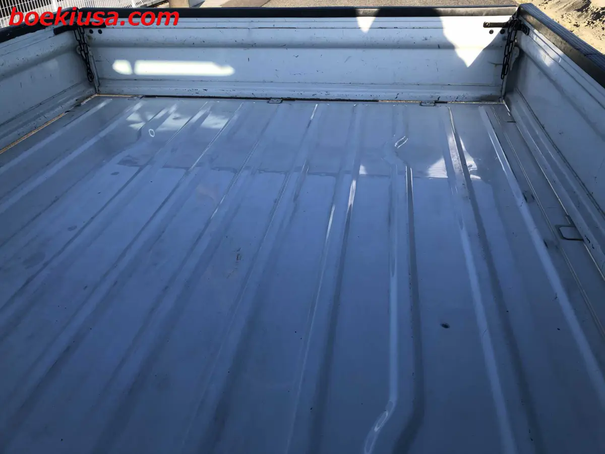 2001 Suzuki Carry 4x4, a white Kei Truck, for sale at Boeki USA in Paterson, NJ (photo 7 of 20)