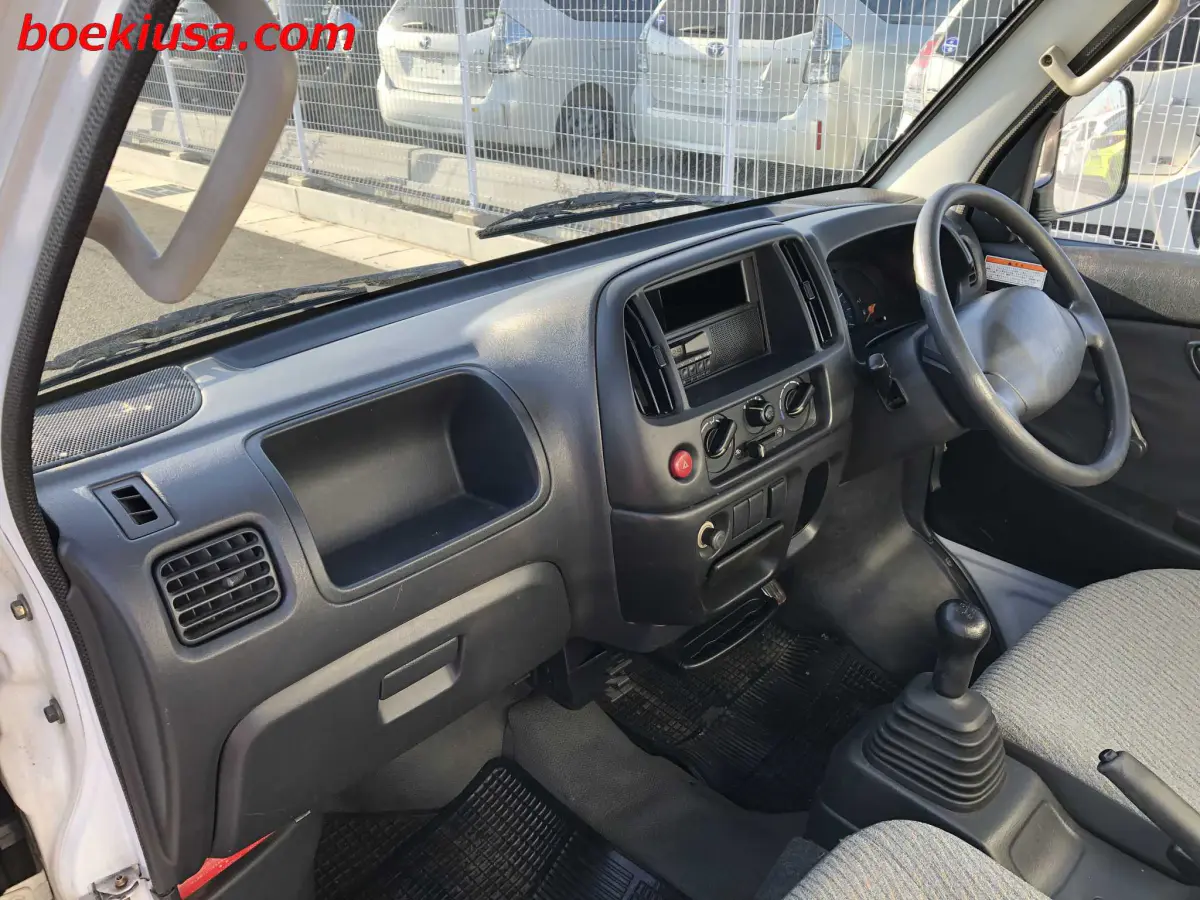 2001 Suzuki Carry 4x4, a white Kei Truck, for sale at Boeki USA in Paterson, NJ (photo 9 of 20)