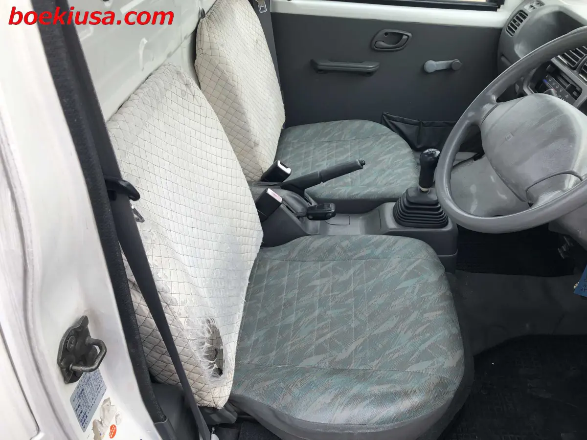 2001 Suzuki Carry 4x4, a white Kei Truck, for sale at Boeki USA in Paterson, NJ (photo 14 of 20)