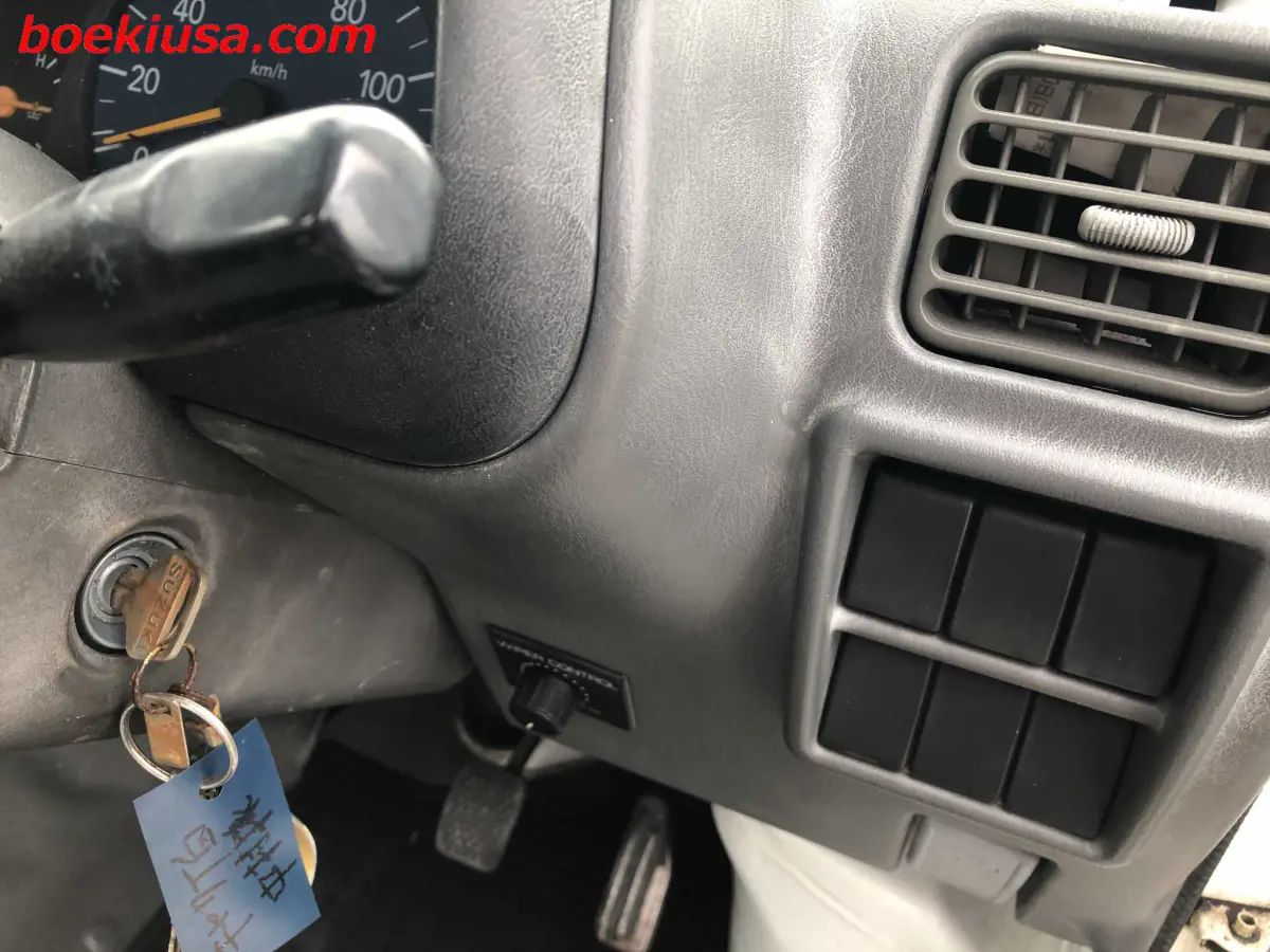 2001 Suzuki Carry 4x4, a white Kei Truck, for sale at Boeki USA in Paterson, NJ (photo 16 of 20)