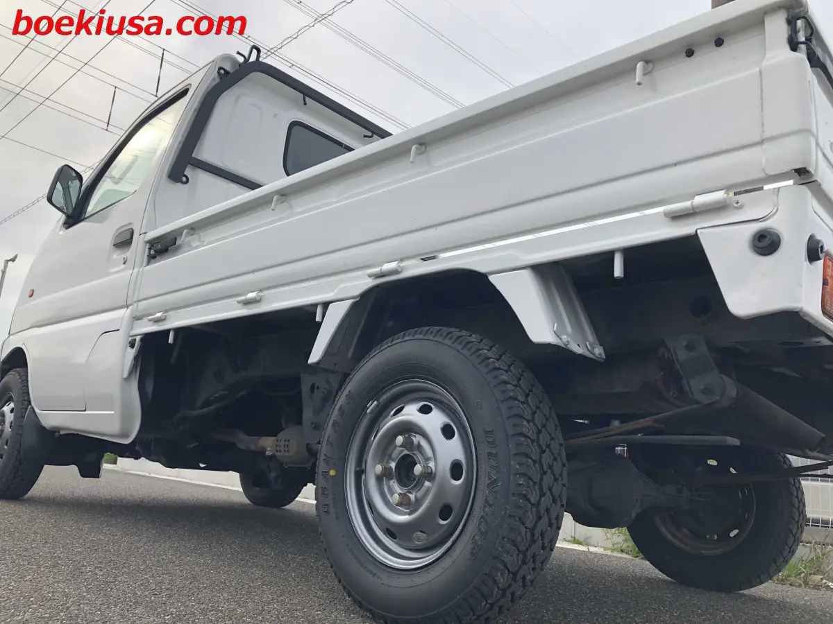2001 Suzuki Carry 4x4, a white Kei Truck, for sale at Boeki USA in Paterson, NJ (photo 5 of 20)