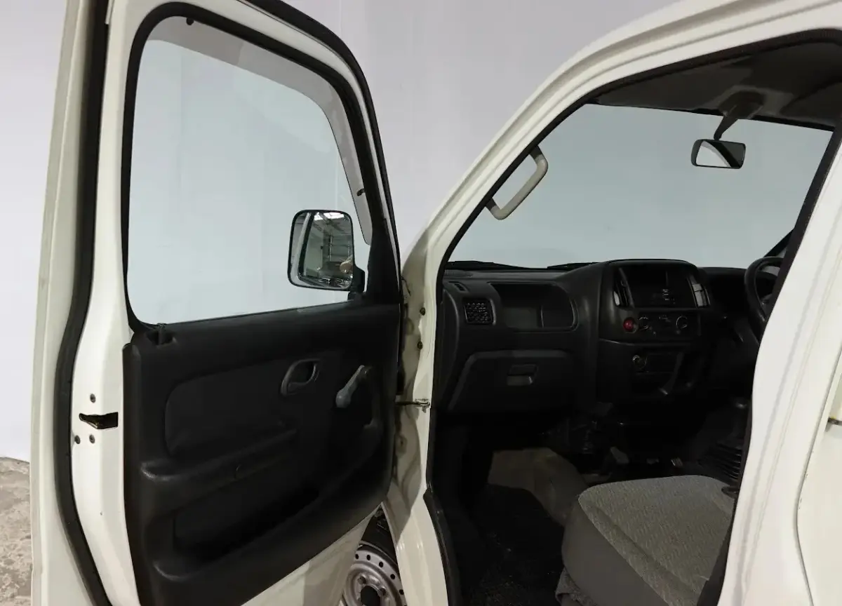 2001 Suzuki Carry Kei Truck, for sale at JDM Drive in San Antonio, TX (photo 9 of 14)