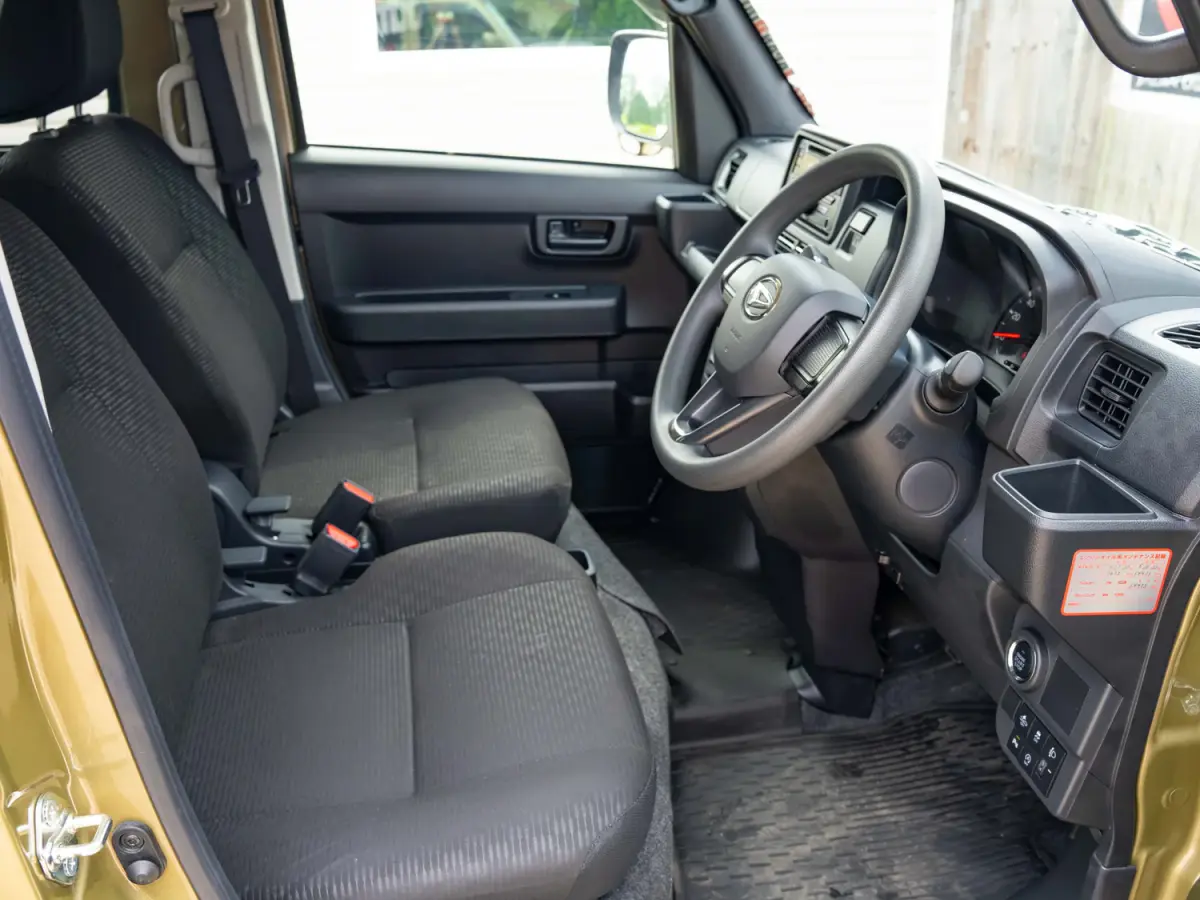 2023 Daihatsu Hijet Deckvan, a green off-road Kei Truck, for sale at Japan Direct Motors in Irmo, SC (photo 14 of 21)