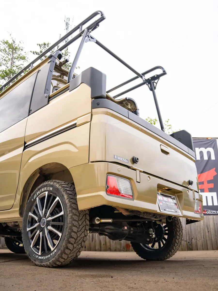 2023 Daihatsu Hijet Deckvan, a green off-road Kei Truck, for sale at Japan Direct Motors in Irmo, SC (photo 18 of 21)