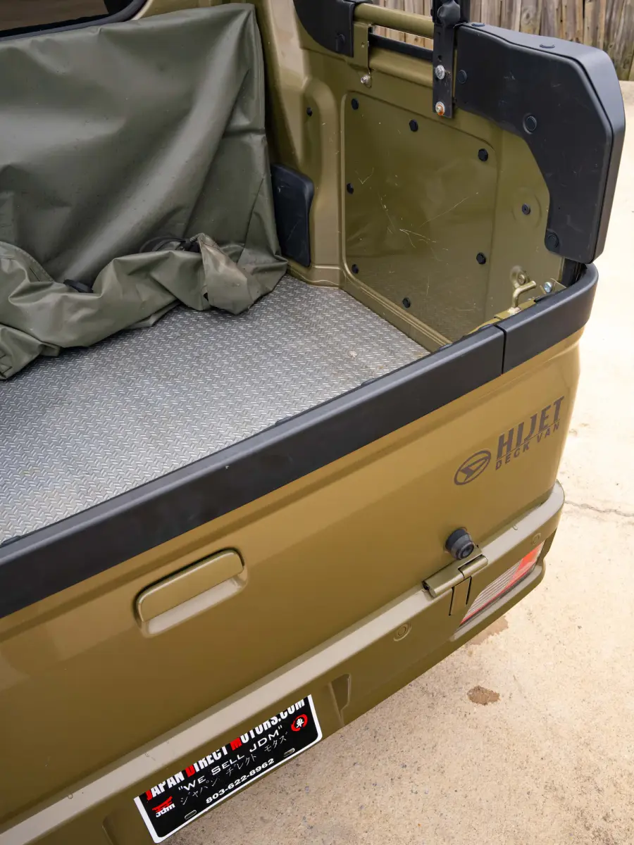 2023 Daihatsu Hijet Deckvan, a green off-road Kei Truck, for sale at Japan Direct Motors in Irmo, SC (photo 20 of 21)