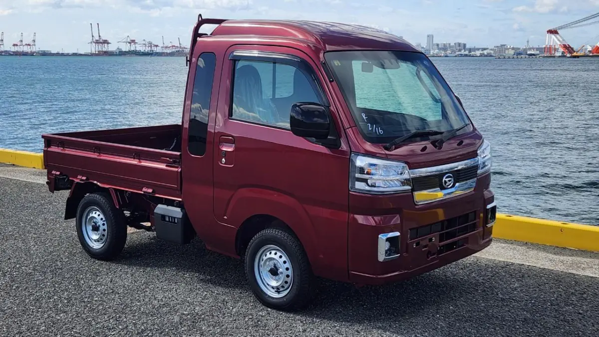 2023 Daihatsu Hijet Jumbo Manual, an off-road Kei Truck, for sale at Dakota Mini Trucks in McIntosh, SD (photo 2 of 6)